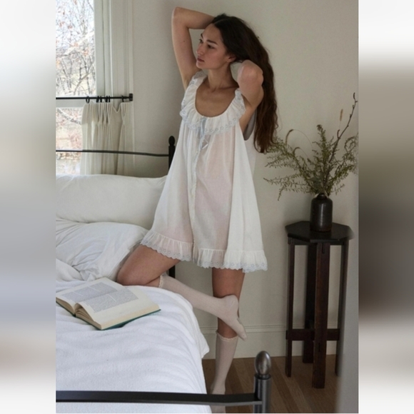 Doen Cream Ruffle Trim Chemise